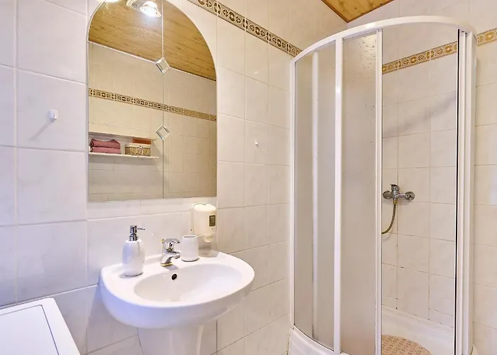 By Interhome * Zlatá Olešnice